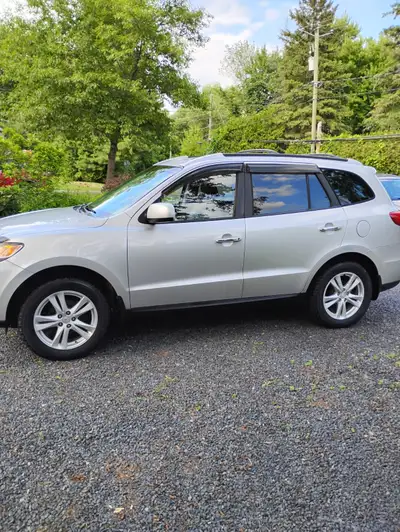 Hyundai Santa fe 2011 limited AWD, 279000km air conditionné, toit ouvrant, groupe électrique, sièges...