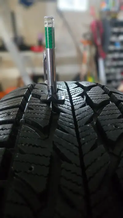 Selling a set of 4 Firestone Winterforce 2 winter tires Size: 225/55/R18 These tires were profession...