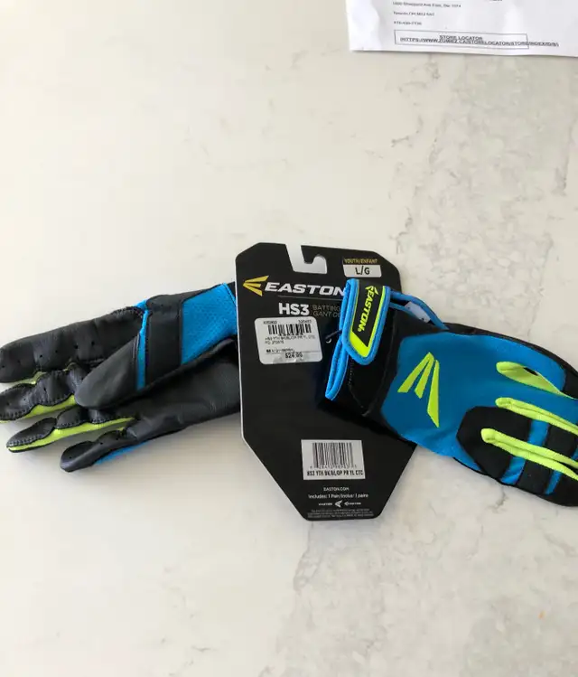 Easton youth baseball batting gloves in Baseball & Softball in City of Toronto - Image 3