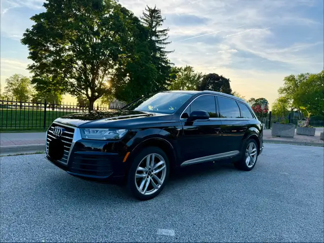 2017 Audi Q7 Technik S-Line | 3.0T | Sunroof | 7 Passenger