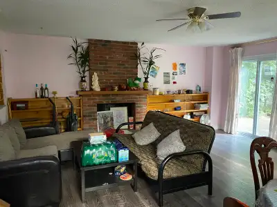 LAST TWO ROOMS Available at 1191 King Street West! -Westdale area, 5 min walk to the campus -Lease s...