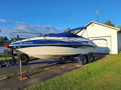 Larson Modèle Senza Cuddy Cabine 2009 2022pieds, moteur MERCRUISER 5LITRES MPI, 374 heures ,toilette...