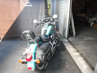 2000 SOFT TAIL CLASSIC ONLY 44000KLS IN NEW CONDITION SELLING DUE TO HEALTH ($10000) CALL 705-690-97...