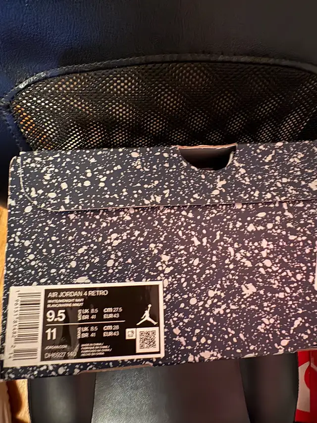 Air Jordan 4 Midnight Navy  in Men's Shoes in City of Toronto - Image 4