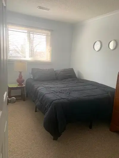 Modest sized room for rent in South Ajax (Harwood & Dreyer). 2 min. walk to bus route 224! 10 min wa...