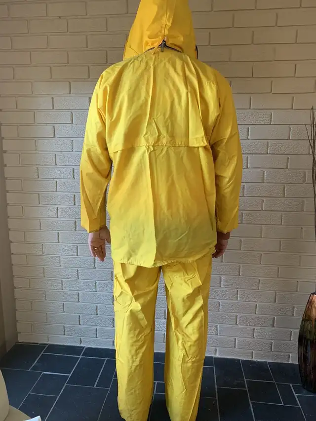 Industrial Rain Suit in Men's in Strathcona County - Image 3
