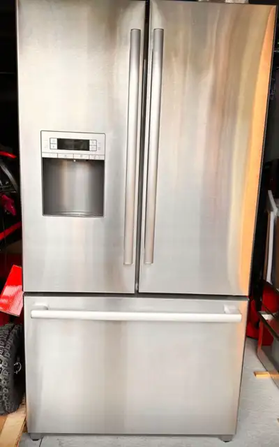 BOSCH fridge / freezer high quality in good shape, no damage.