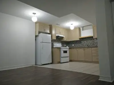 Large 1 BR Basement Apt for Rent in Vaughan - Parking Available!