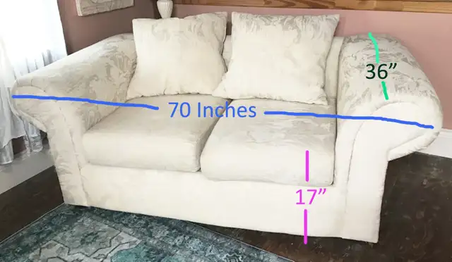 Beautiful Cream/Off-White Love Seat—Excellent condition in Couches & Futons in Owen Sound - Image 3