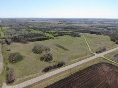 For sale by tender 147 acres of pasture land at NW-31-39-21-W4, County of Stettler, containing nativ...