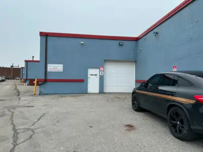 Commercial /Industrial Warehouse Space Close to 401/McCowan for Lease: *** 5821 SQFT *** Offices + W...
