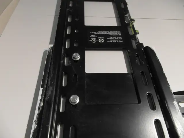 Sanus VMPL3 Support mural inclinable in Video & TV Accessories in Québec City - Image 5