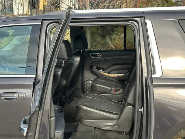 2017 GMC Yukon XL Denali 4WD in Cars & Trucks in Kelowna - Image 12