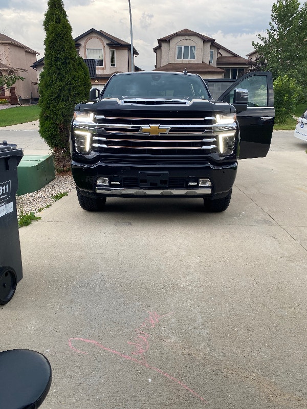 2022 Silverado high country 3500 diesel single axle with 819 km Cars
