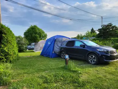 Kit de conversion en campeur Roadloft Vanlife pour VUS : Légé, amovible et confortable en bois de pe...