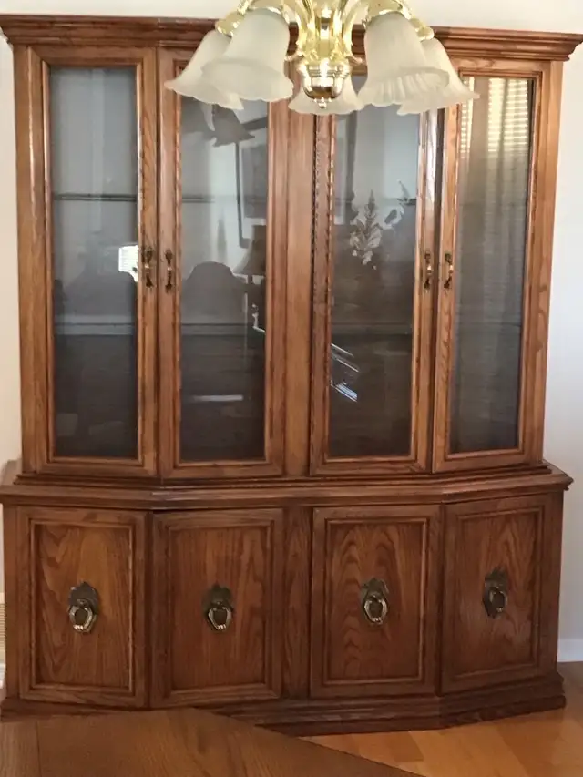  Dining room table, Buffet, Hutch and six chairs   in Dining Tables & Sets in Kingston - Image 5