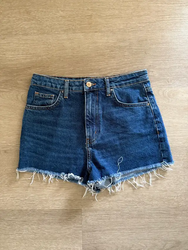 women’s shorts in Women's - Bottoms in Oakville / Halton Region - Image 2