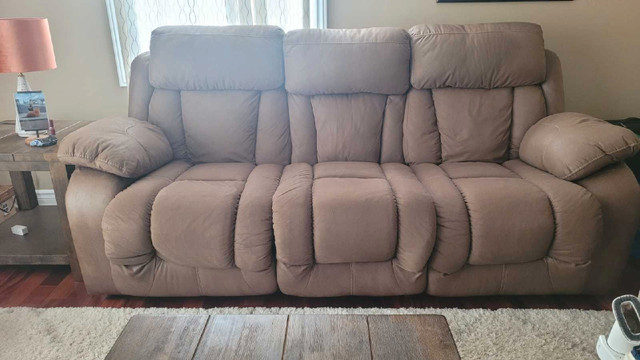 Manual reclining sofa and power reclining loveseat. in Couches & Futons in Cape Breton - Image 3