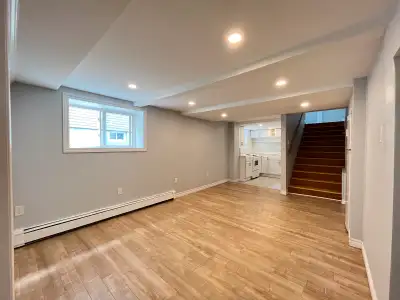 8-10 Minutes to Universities and 2 mins to the Mall - recently re-built beautiful two bedrooms unit...