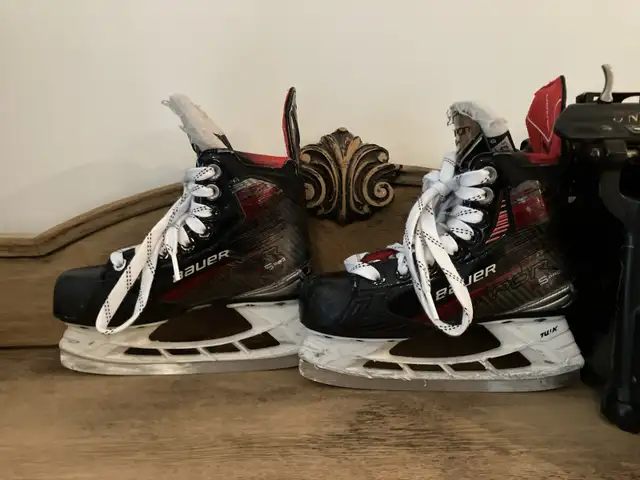 Bauer Youth Vapor X5 Pro Hockey Skates Size 13.5 in Hockey in Winnipeg - Image 5