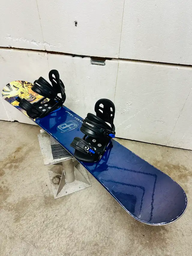 Forum kids snowboard 135 cm with Firefly bindings in Snowboard in Markham / York Region - Image 3