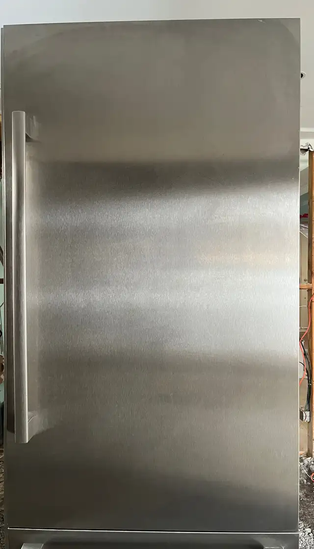 Bosch fridge in Refrigerators in City of Montréal - Image 2