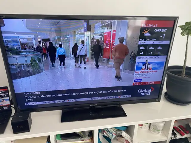 Sony 50” TV - flickering issue in TVs in Markham / York Region - Image 2