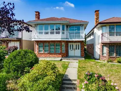 A bright, fully furnished room in a spacious, clean and comfortable shared house in a quiet Vancouve...