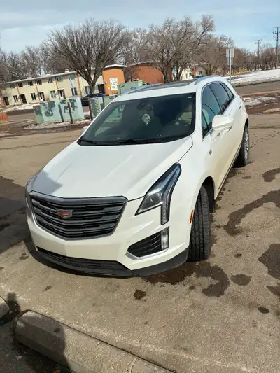 White Cadillac XT5 5 seater Sunroof AC AWD CarPlay Back camera Two sets of keys Lots of life left in...