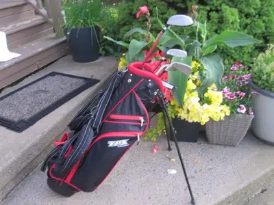Junior Right Hand 5-pc Golf Clubs Set (PowerBilt TPX) & Golf Bag, View more