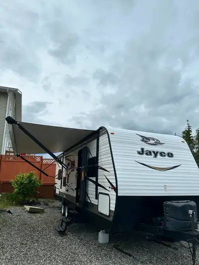 2018 Jayco 267BHS Jayflight SLX 30ft Travel Trailer Sleeps 10 1 Slideout Comes with new battery Very...