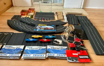 ⭐️VINTAGE 1960 VERY LARGE SCALEXTRIC slot car set (England)⭐️, View more