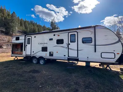 32’ trailer, 2 slides, solar panels, outdoor kitchen, fire place, rear bunk house. AC and many optio...