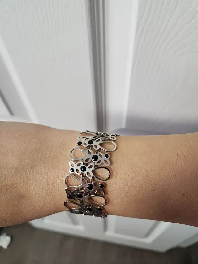 Swatch jewelry bracelet / Swatch bijou bracelet in Jewellery & Watches in Laval / North Shore - Image 2