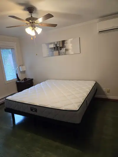 Base de lit et matelas king, View more