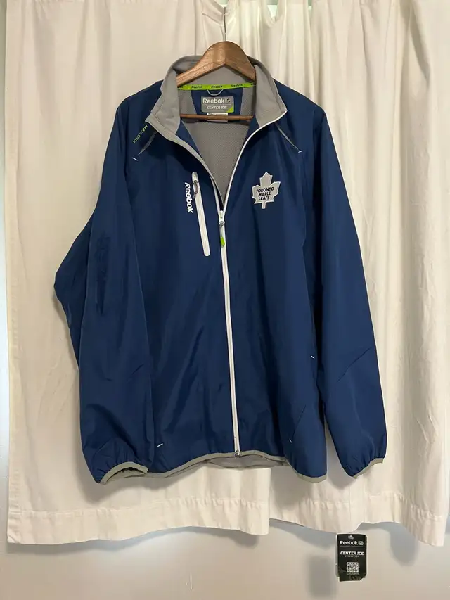 REEBOK - XL - NWT - MENS NHL TORONTO MAPLE LEAFS JACKET / COAT in Men's in Kingston - Image 5