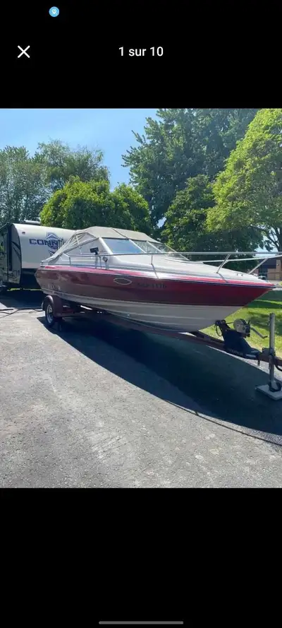 Bateau près à partir, viens avec tout se qu'il faut, flotte, bouée pour l'arrimage, corde pour l'att...