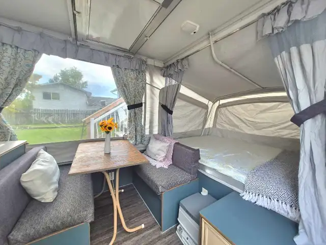 Coleman Roanoke tent trailer  in Travel Trailers & Campers in Smithers - Image 3