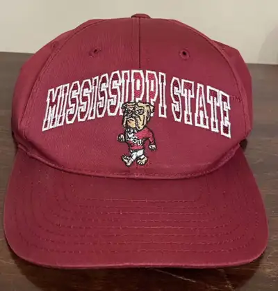 Vintage Misissippi State Bulldogs Annco Snapback Hat NCAA in Great Condition.
