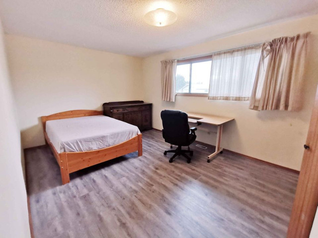 Walk 1 min to Southgate LRT furnished mainfloor room$660 in Room Rentals & Roommates in Edmonton