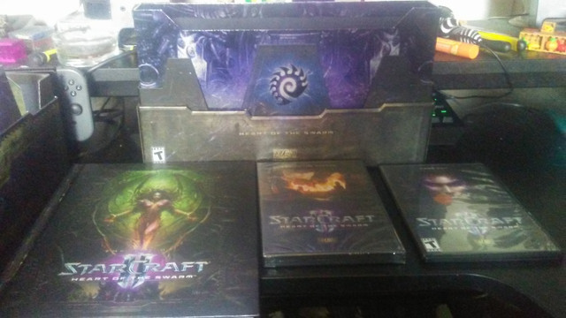 Starcraft 2: Heart of the Swarm collector's edition in PC Games in Calgary - Image 2