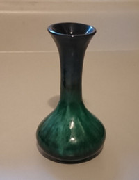 Vintage Blue Mountain Pottery Vase 5.5" tall