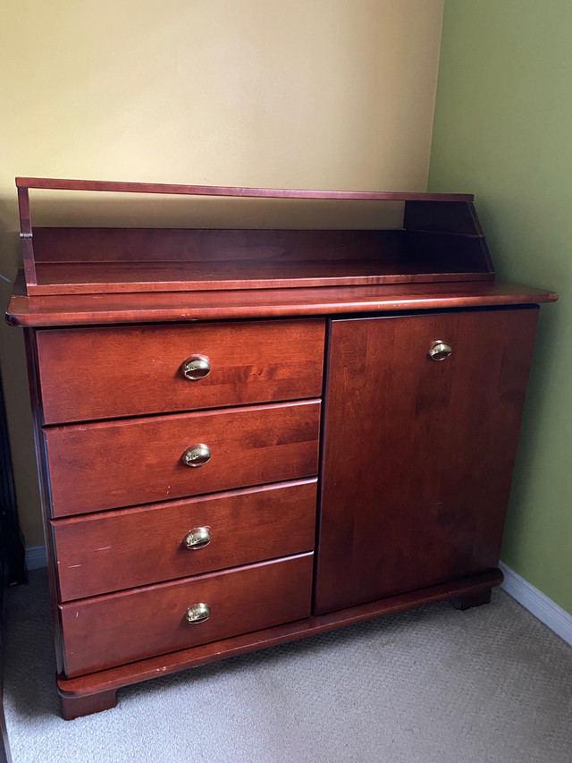 Baby changer/Dresser  in Bathing & Changing in Barrie