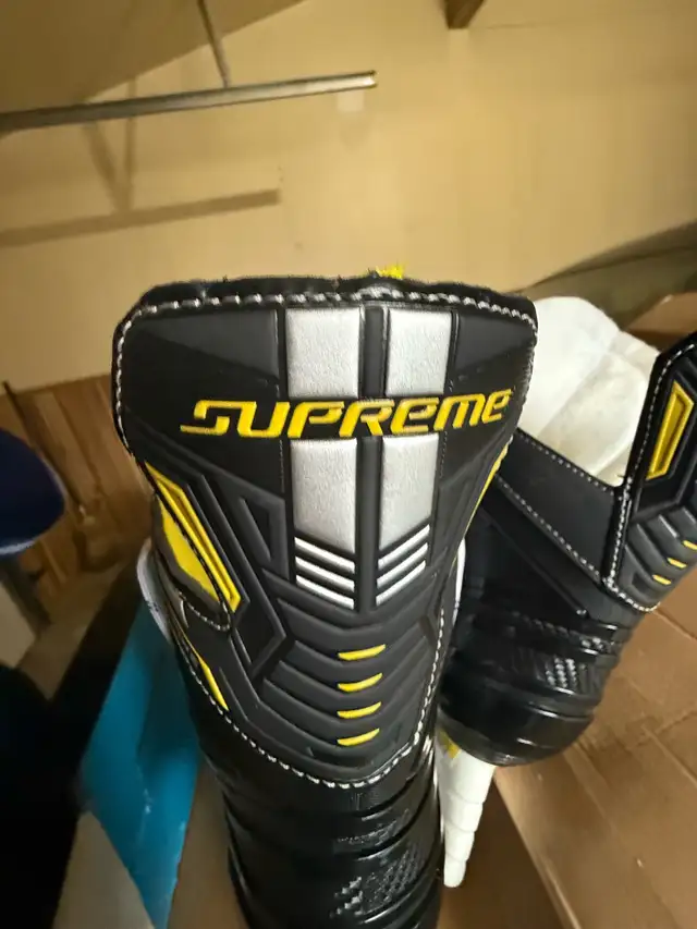 hockey skates supreme power a control strike skates 9 mens in Hockey in Winnipeg - Image 2