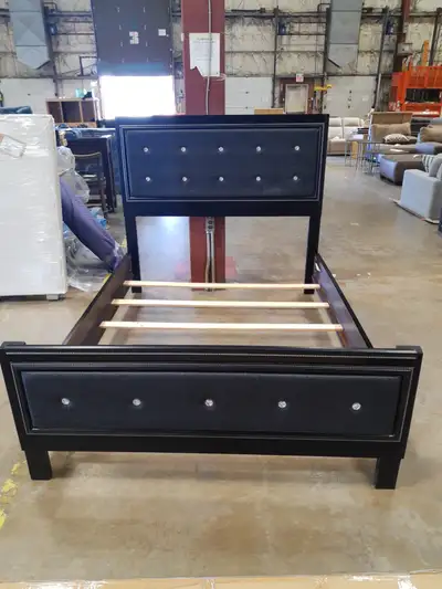QUEEN BED ALAMADYRE LIKE NEW, View more
