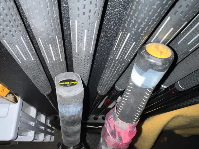 GOLF - BAG TOWELS / NEW GLOVES / UMBRELLAS / TRAVEL COVERS in Golf in Mississauga / Peel Region - Image 8
