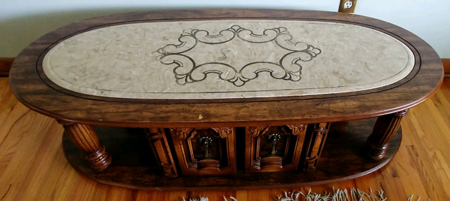 Coffee table in Coffee Tables in Calgary