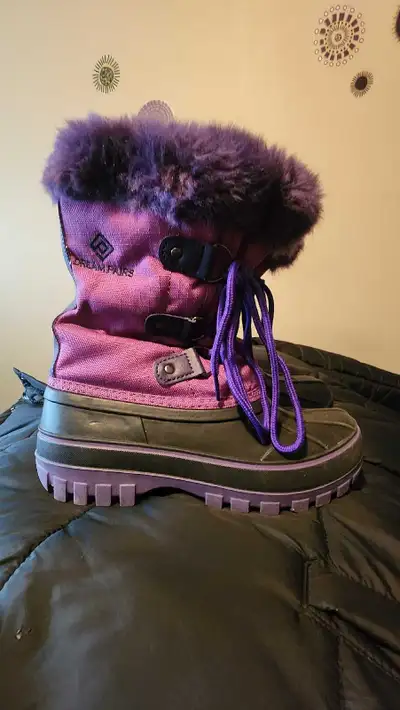 youth boots sz 3 pick up in lr Sackville, View more