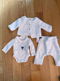 Reversibke 3pc. White Newborn Outfit