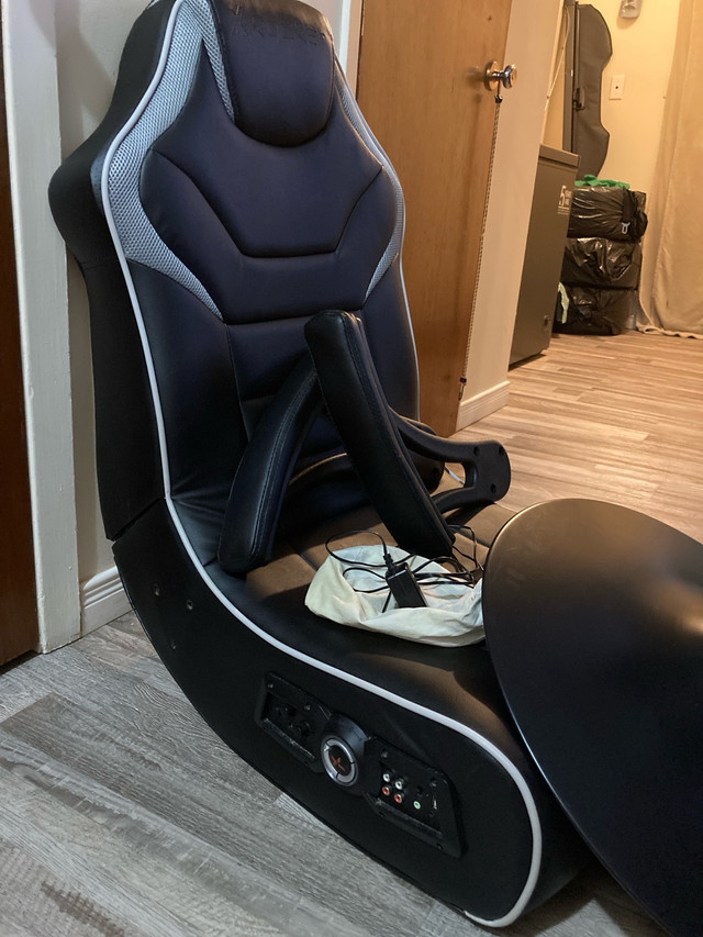 Game chair like new all part come with  in Xbox Series X & S in North Bay - Image 2